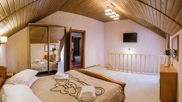 Luxury Double Room | Minibar, in-room safe, desk, soundproofing