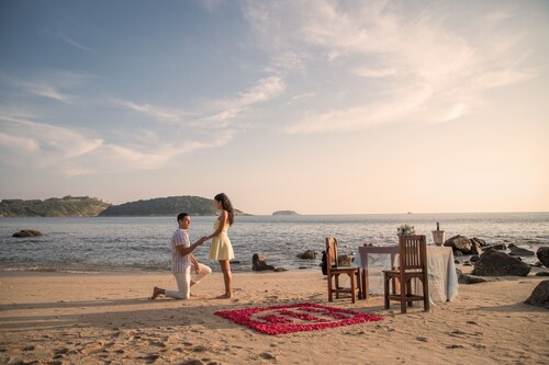 Large villa incl. pool, breakfast, maids, electricity & chef! Perfect for groups