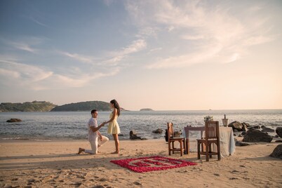 Large villa incl. pool, breakfast, maids, electricity & chef! Perfect for groups