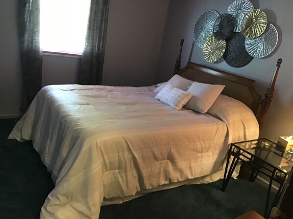 3 habitaciones, tabla de planchar con plancha, wifi y ropa de cama 