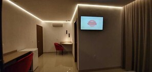 Deluxe Double Room | Minibar, desk, laptop workspace, blackout drapes - Hotel Cancioneiro (Sinop)