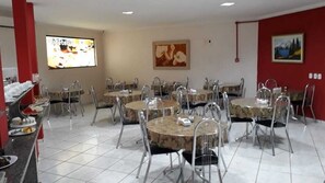 Gratis frukost med självservering varje dag 