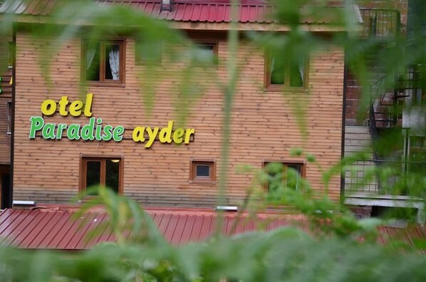 Perincian bahagian luar