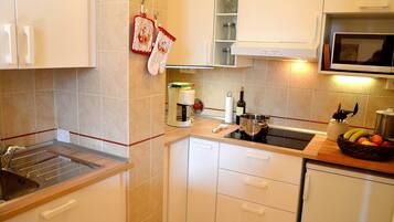 Fridge, microwave, stovetop, coffee/tea maker