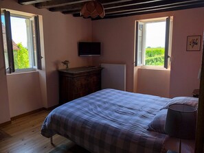 6 chambres, fer et planche à repasser, lit parapluie, Wi-Fi gratuit