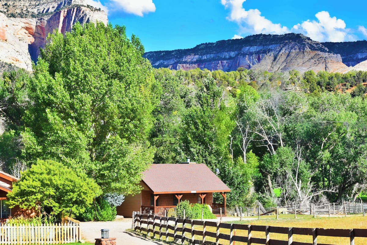 Premium Cabin (Cottonwood Cabin) | 1 bedroom, premium bedding, individually decorated