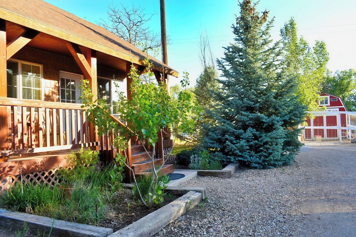 Traditional Cabin (Willow Cabin) | 1 bedroom, premium bedding, individually decorated