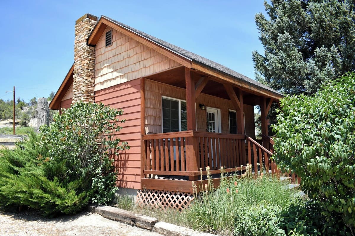 Classic Cabin (Juniper Cabin) | 1 bedroom, premium bedding, individually decorated