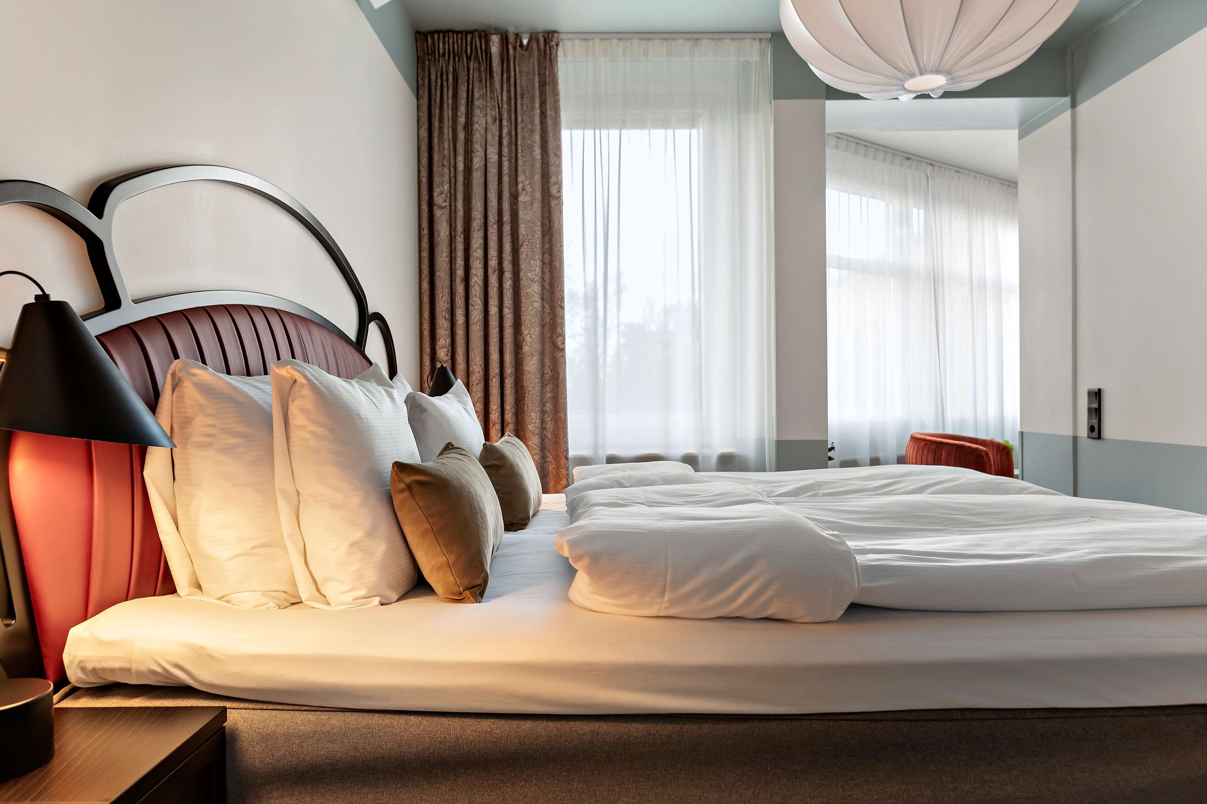 superior room, 2 single beds, non smoking | minibar, in-room safe, desk, iron/ironing board