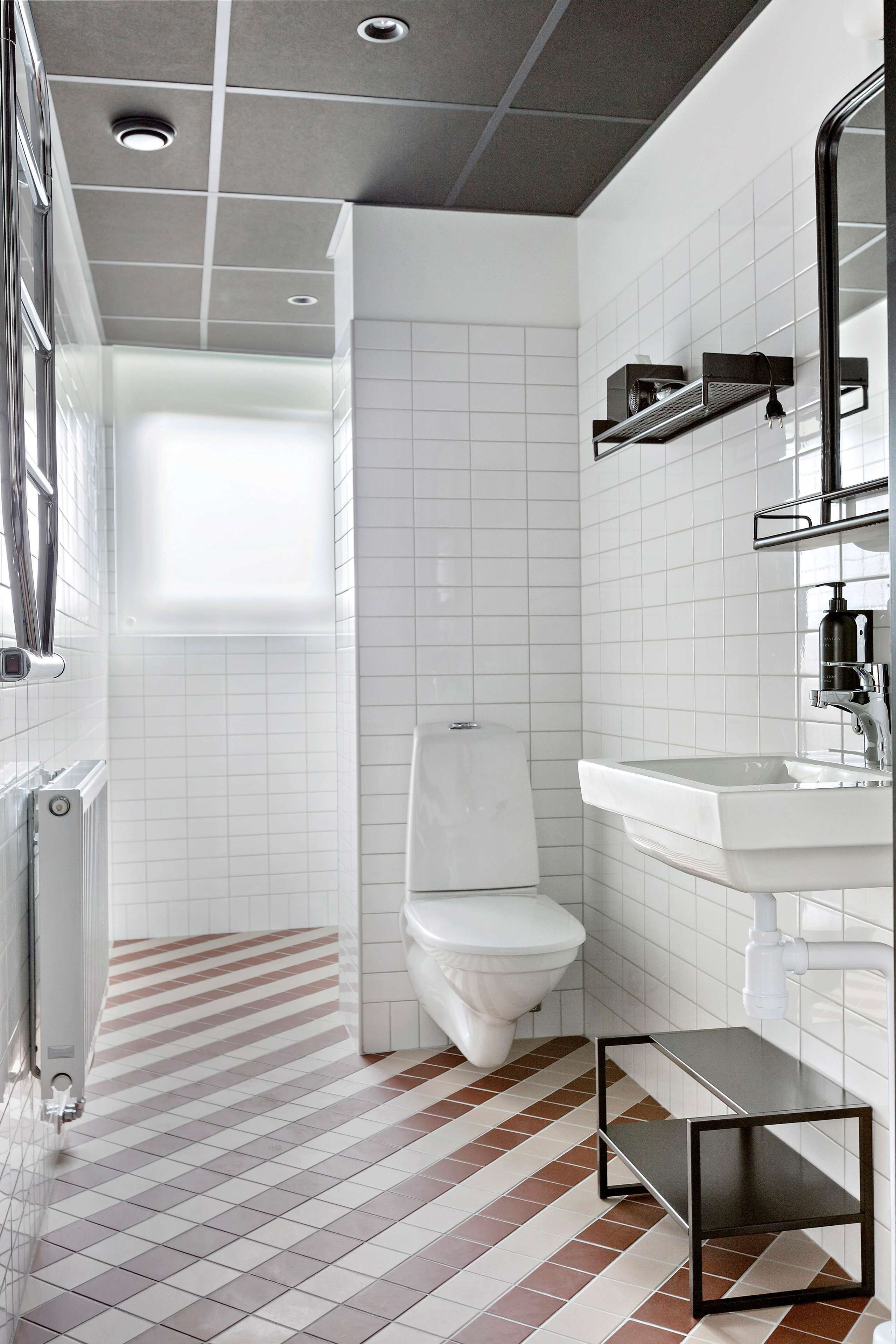 family room, multiple beds, non smoking | bathroom | hair dryer, towels, soap, shampoo