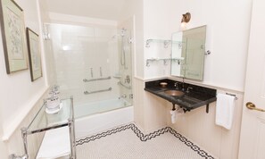Deluxe Double Room, Fireplace | Bathroom | Hair dryer, bathrobes, towels, soap - Cass House Cayucos (Cayucos)