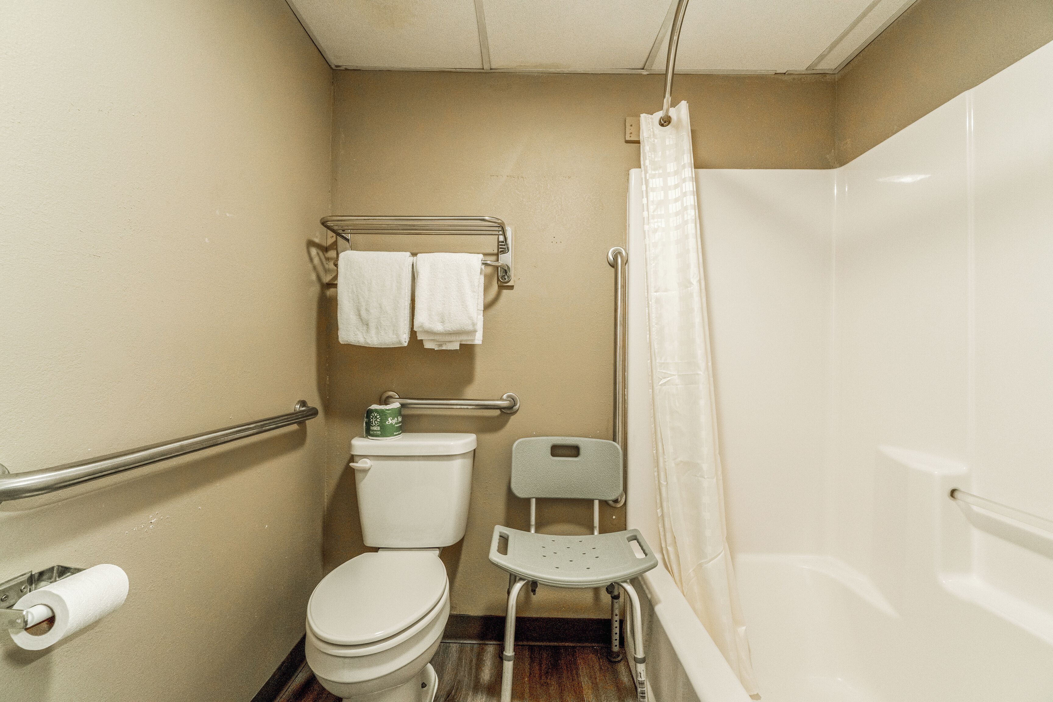 Photo - Deluxe Inn & Suites By OYO Miami OK