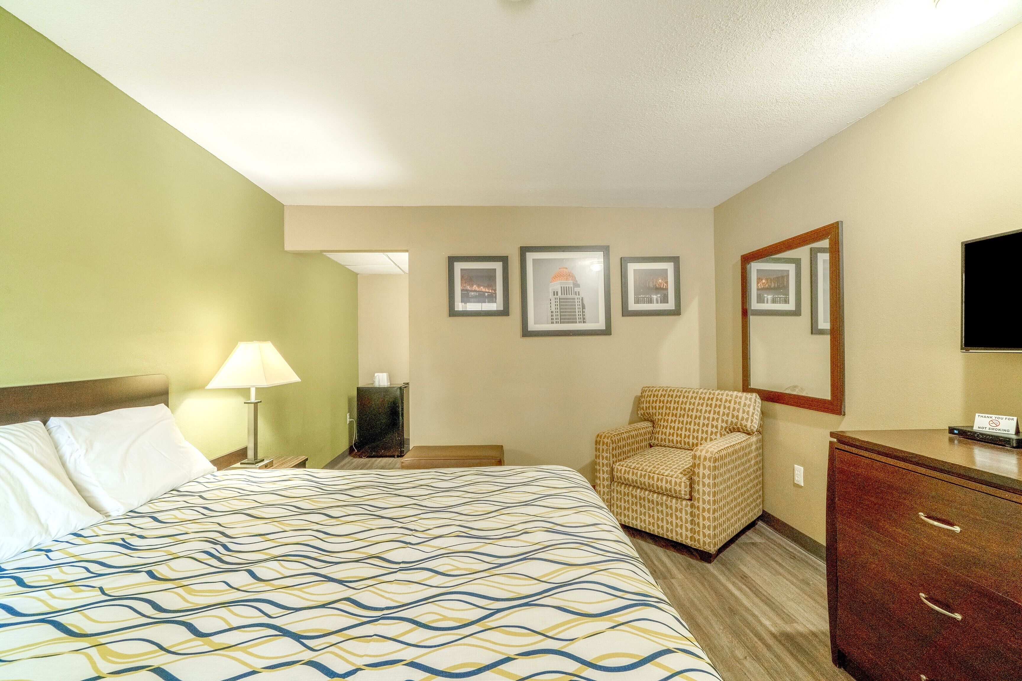 Photo - Deluxe Inn & Suites By OYO Miami OK