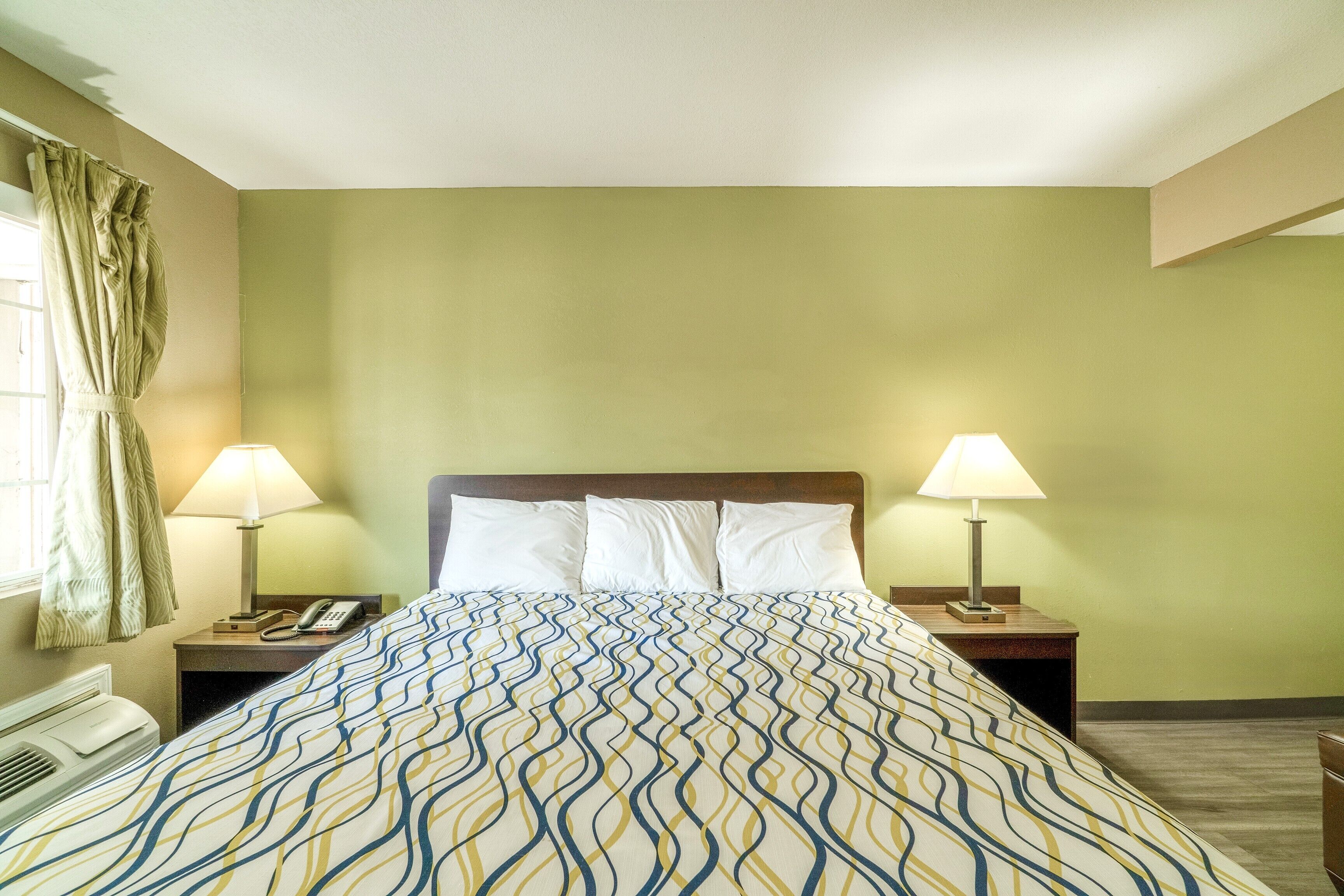 Photo - Deluxe Inn & Suites By OYO Miami OK