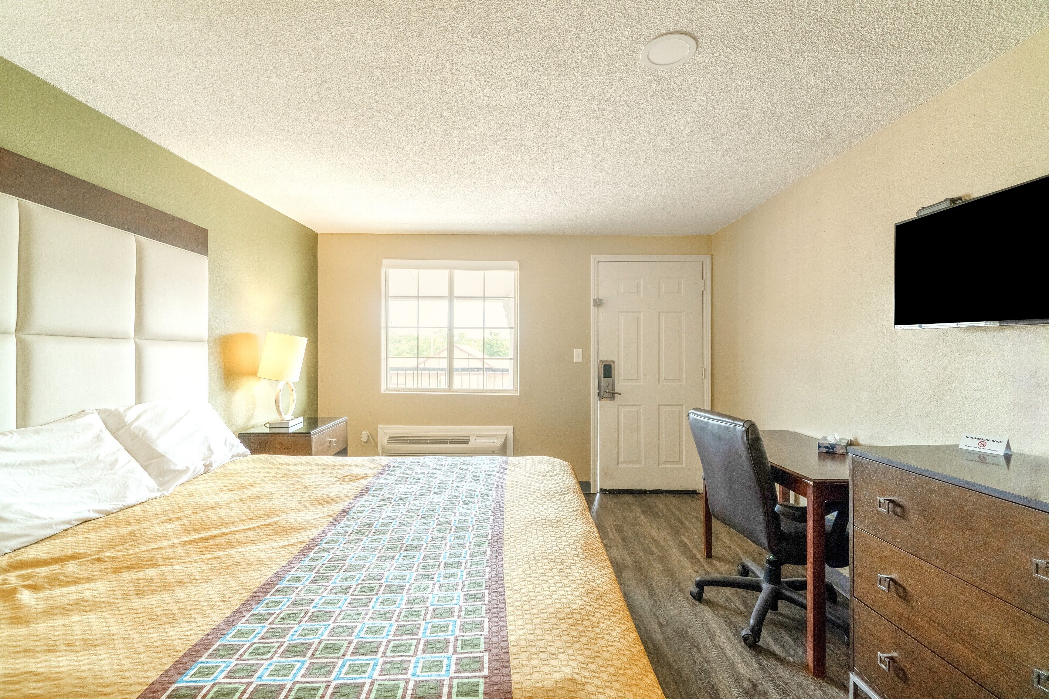 Photo - Deluxe Inn & Suites By OYO Miami OK