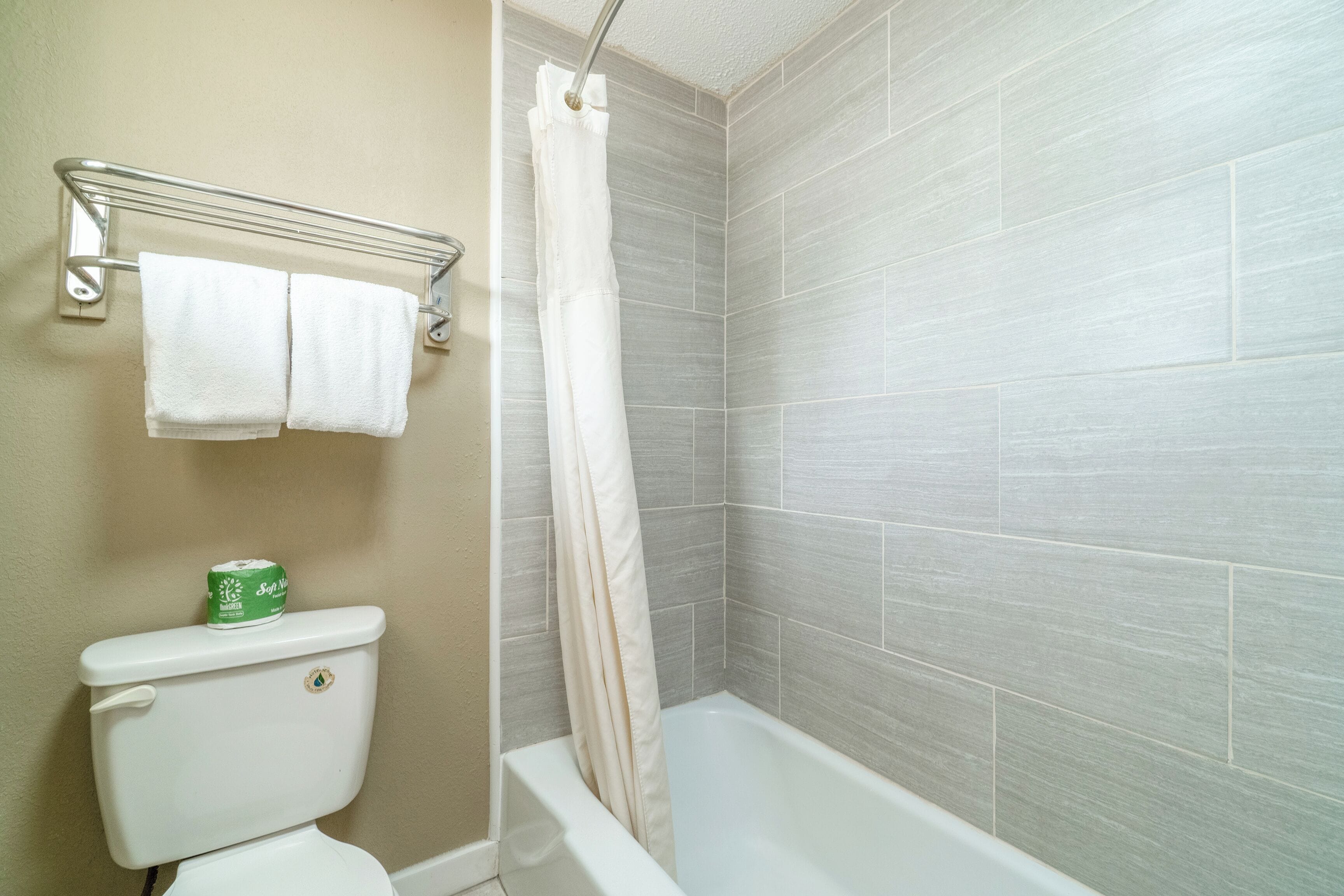 Photo - Deluxe Inn & Suites By OYO Miami OK