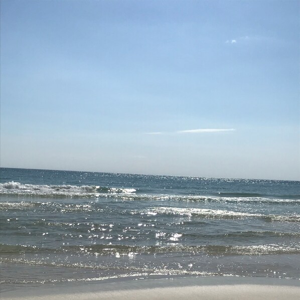 Beach nearby, sun-loungers, beach towels