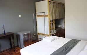 Free WiFi, bed sheets