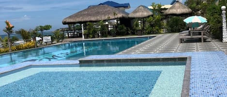 Outdoor pool, open 7:00 AM to 7:00 PM, pool loungers