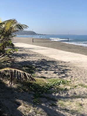On the beach - EM Royalle Hotel & Beach Resort (San Juan)