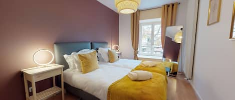 4 bedrooms, desk, soundproofing, iron/ironing board