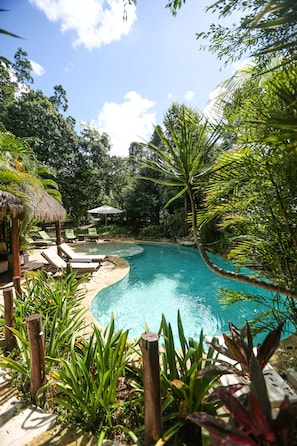Outdoor pool, open 8:00 AM to 9:00 PM, sun loungers - Aldea JOYAH (Tulum)