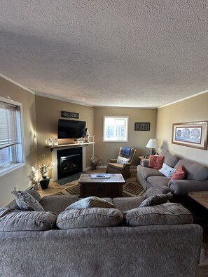 Televisio, takka, DVD-soitin