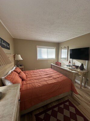 2 makuuhuonetta, silitysrauta/-lauta, ilmainen Wi-Fi, vuodevaatteet