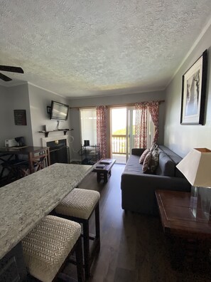 Televisio, takka, DVD-soitin