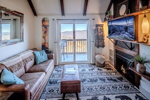 Living area - Sugar Ski Premium Efficiency (with loft) - Unit 11-103 (Sugar Mountain)