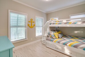 4 bedrooms, iron/ironing board, free WiFi, bed sheets
