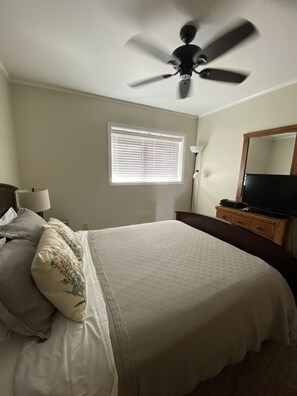 2 bedrooms, iron/ironing board, free WiFi, bed sheets