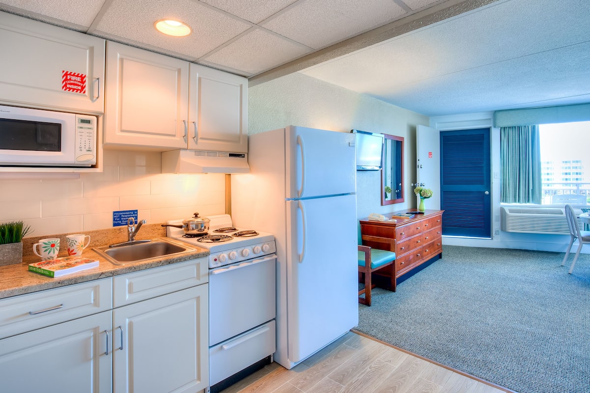 family suite, 2 bedrooms, ocean view | private kitchenette | coffee/tea maker