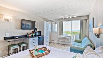 1 غرفة نوم وخزنة داخل الغرفة وستائر تعتيم ومكواة/لوح كي