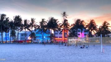 Beach nearby, sun loungers, beach towels