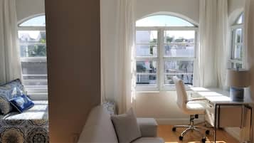 TV, Hulu, streaming services