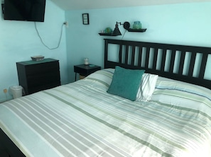 2 bedrooms, iron/ironing board, WiFi, bed sheets