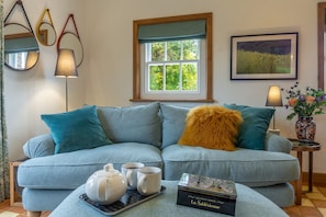 TV, fireplace - A light and airy property with a hammock and hot tub, situated on a working farm (Robertsbridge)