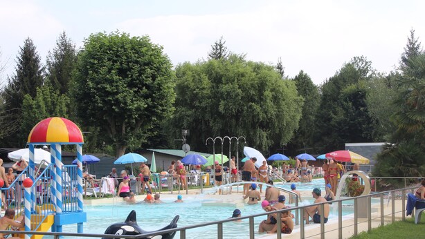 Seasonal outdoor pool, open 9:00 AM to 7:00 PM, pool umbrellas - Villaggio Turistico Sol&Verde (Gornate Olona)