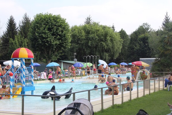 Seasonal outdoor pool, open 9:00 AM to 7:00 PM, pool umbrellas