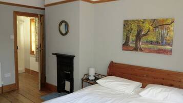 7 bedrooms, WiFi, bed sheets