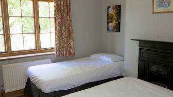 7 bedrooms, WiFi, bed sheets