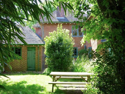 Large Arts & Crafts Cottage with 7 bedrooms  in Lymington near the coast
