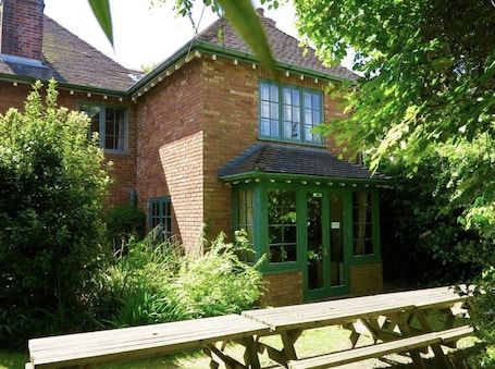 Exterior. Large Arts & Crafts Cottage with 7 bedrooms in Lymington near the coast