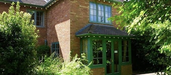 SAATAVILLA UUSI VUOSI! 7 makuuhuoneen taideteollisuusmökki Lymingtonissa lähellä rannikkoa