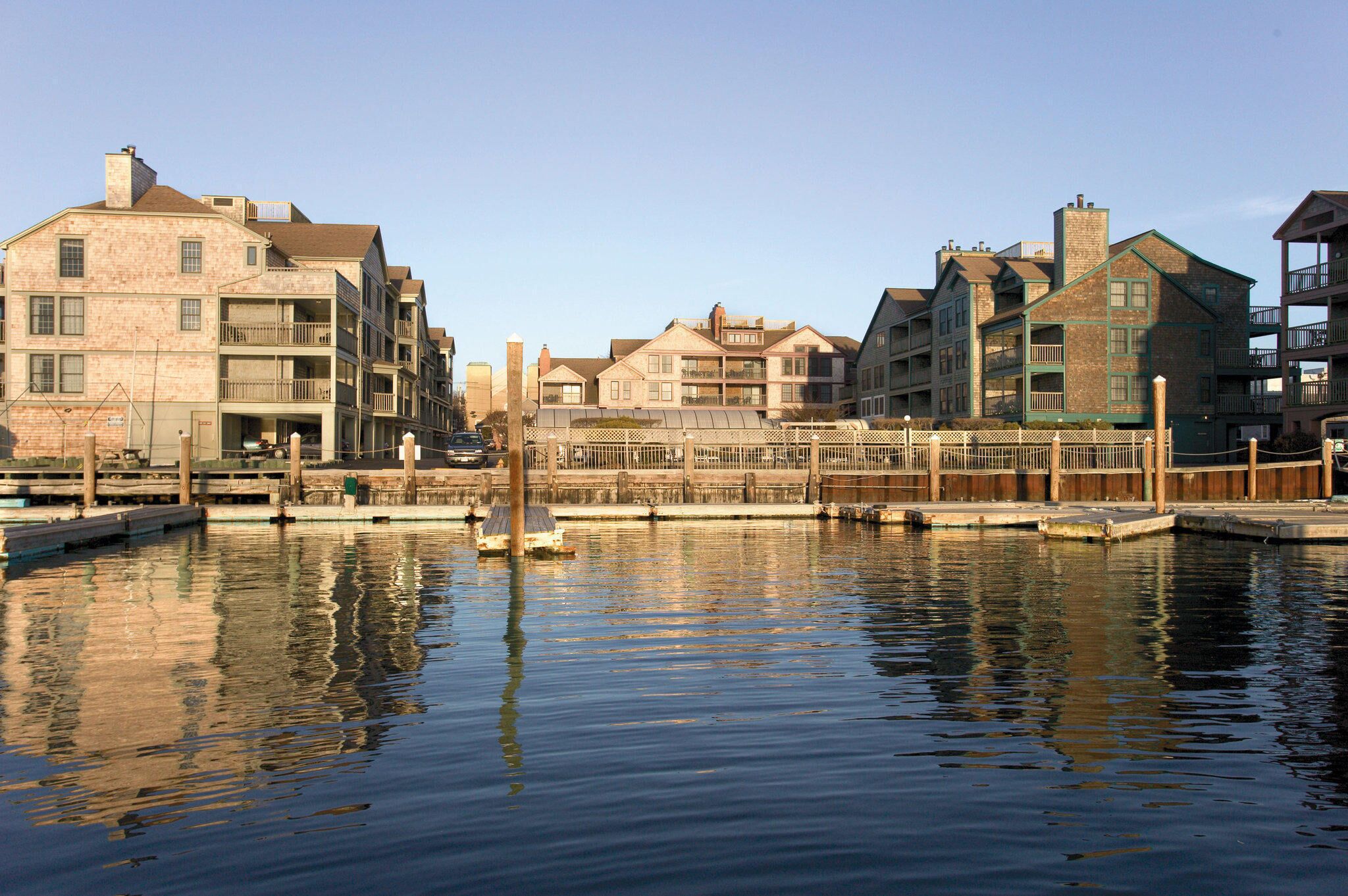 Wyndham Newport Onshore- 2 bedroom in the center of the harbor, shopping&dining!