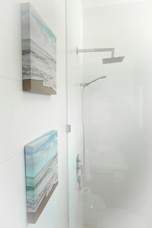 Luxury-Villa | Dusche im Bad