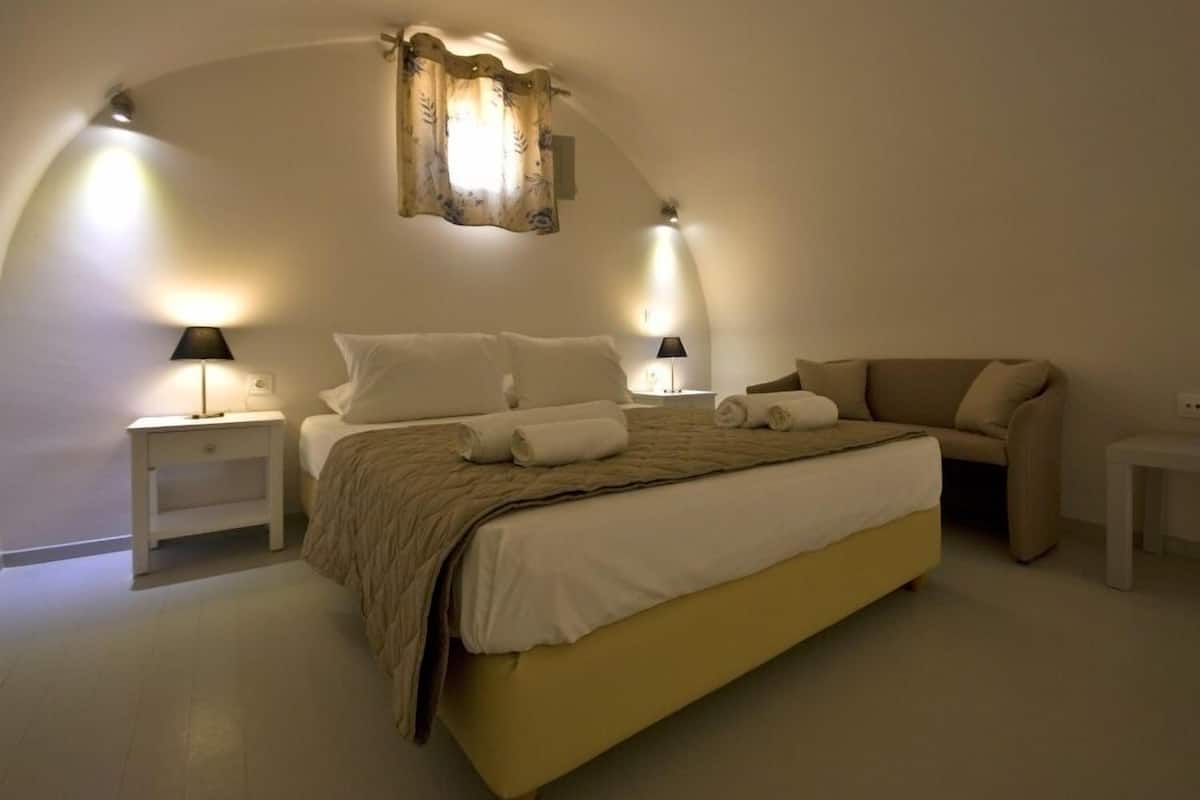 1 bedroom, in-room safe, desk, soundproofing