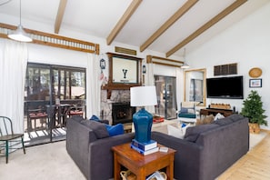 Smart TV, fireplace, DVD player