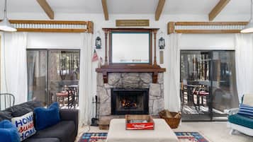 Smart-TV, Kamin, DVD-Player